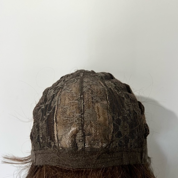 Wavy Medium Short Wig Balayage Blonde - Realistic Look - Picture 8 of 9